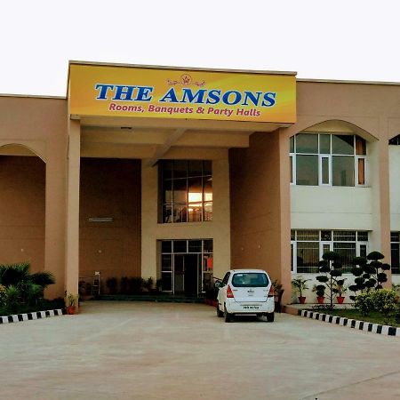 The Amsons Resorts Ludhiana Esterno foto