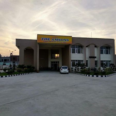 The Amsons Resorts Ludhiana Esterno foto