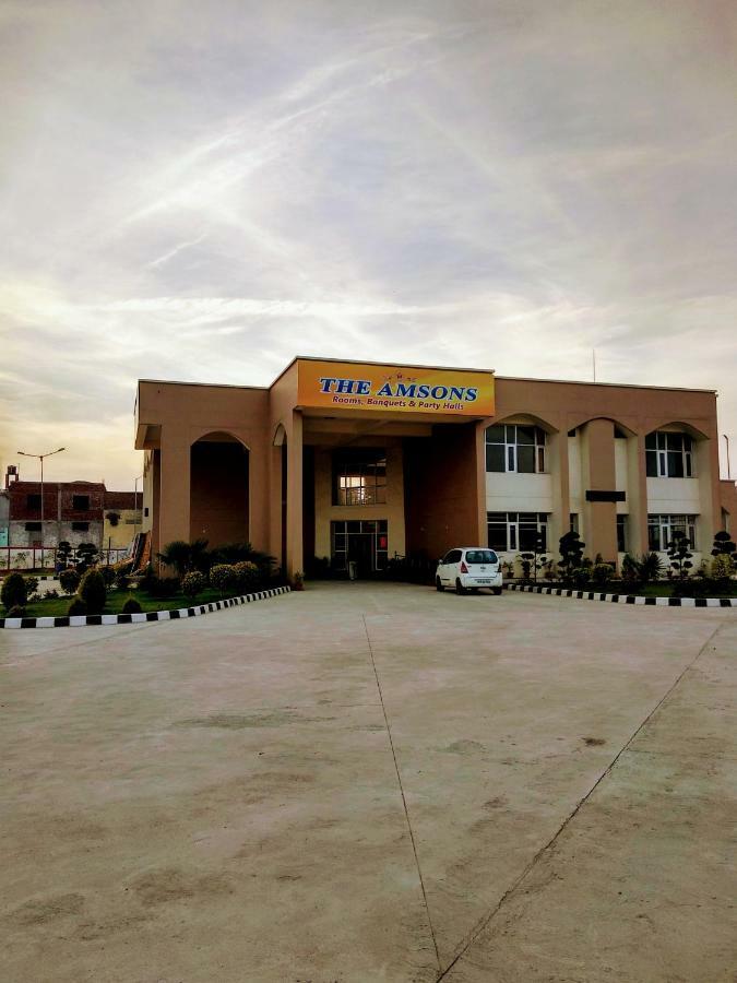 The Amsons Resorts Ludhiana Esterno foto
