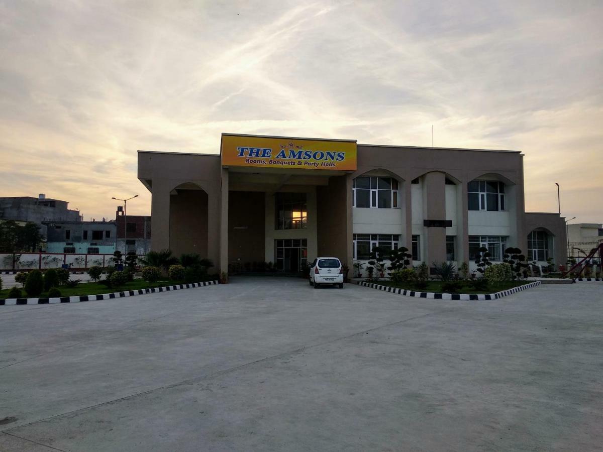 The Amsons Resorts Ludhiana Esterno foto