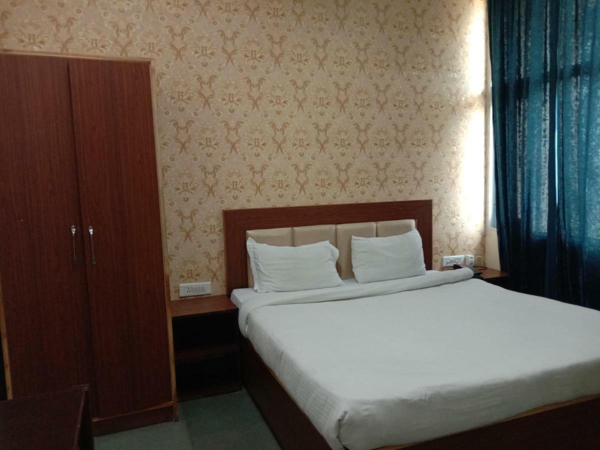 The Amsons Resorts Ludhiana Esterno foto